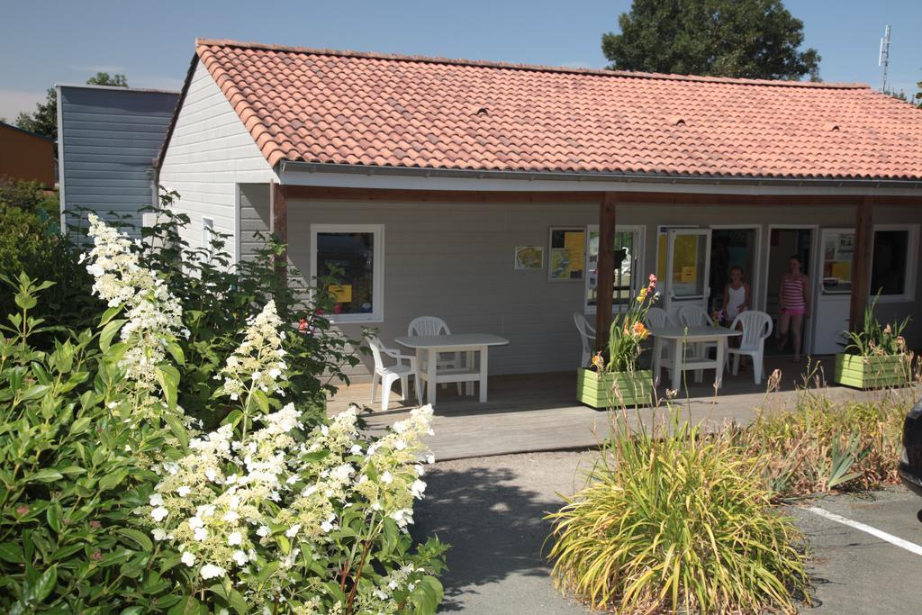 Camping Des Rulieres 호텔 Saint-Valérien 외부 사진